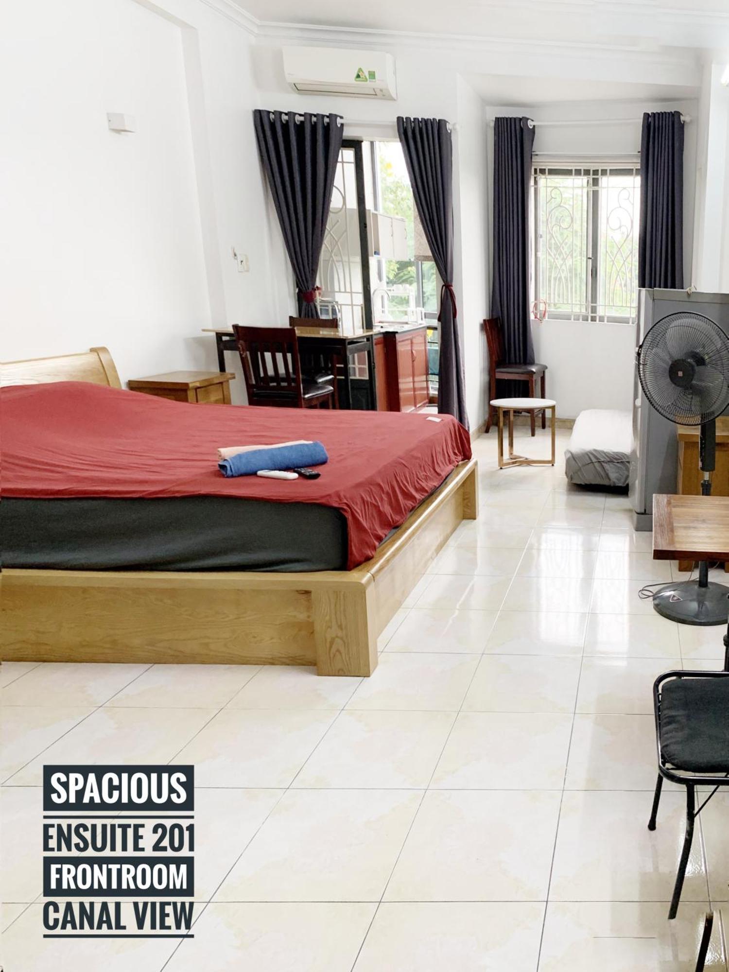 Riverhome Saigon Апартаменты Хошимин